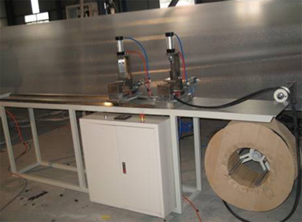 Cutting angle machine according to the fixed length is used